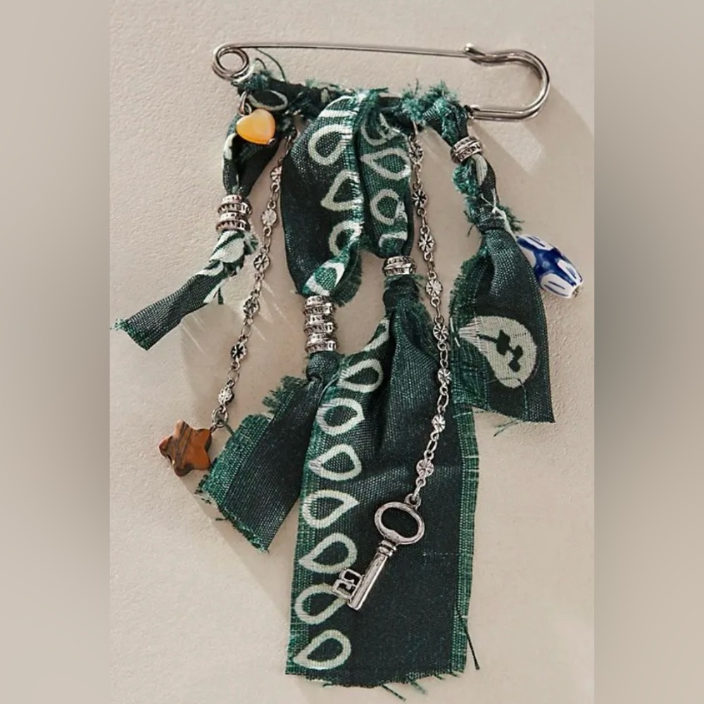 NWT Free People Treasure Me Brooch